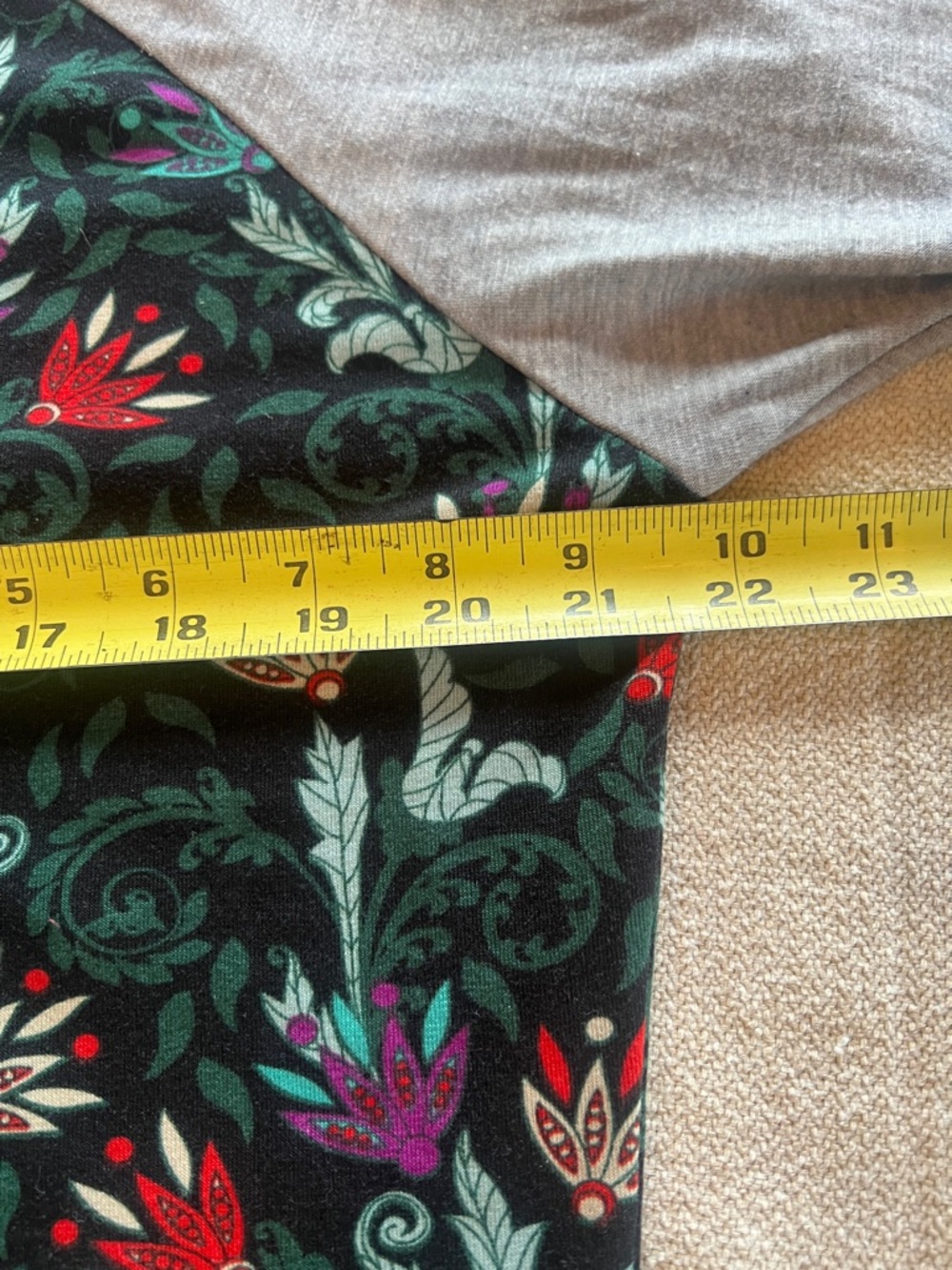 LuLaRoe Women’s Baseball T-shirt Gray 3/4 Sleeves Green Floral Pattern Size XL - Picture 3 of 5